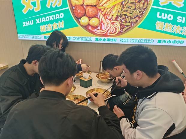 乐鱼app：餐饮加盟的前景怎样样？现正在入局餐饮行业晚不晚？(图1)