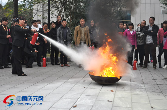 乐鱼app：餐饮从业职员进修消防安详学问(图1)