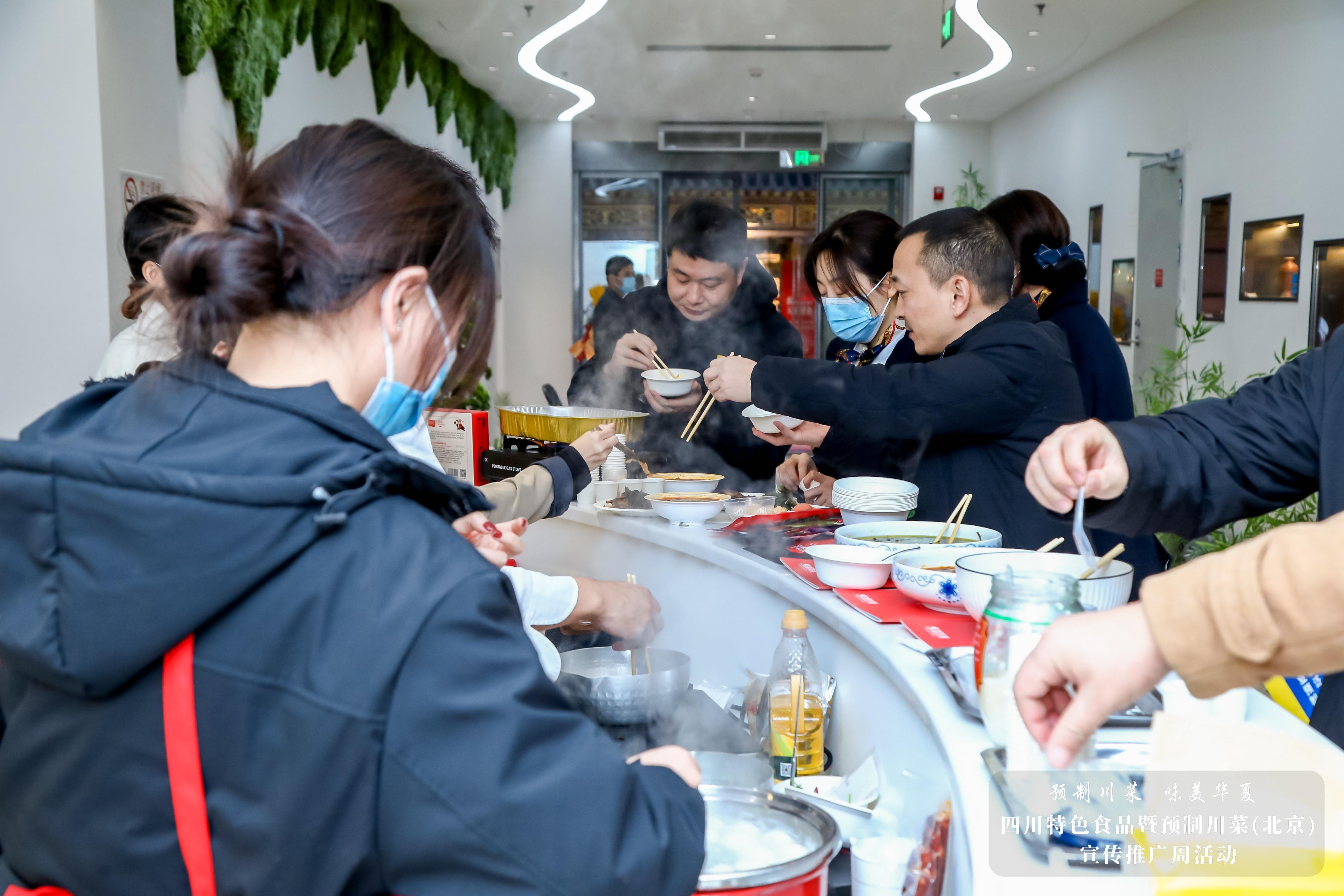 乐鱼app：餐饮消费透露众元化态势：年夜饭抢手外带年菜走俏